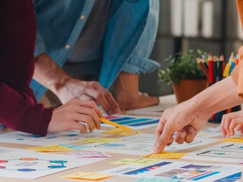 asian-businessmen-and-businesswomen-meeting-brains-DADQFN2-pog3tlk004nd06forxvldk5ttbuuzzepulyvtiknxk