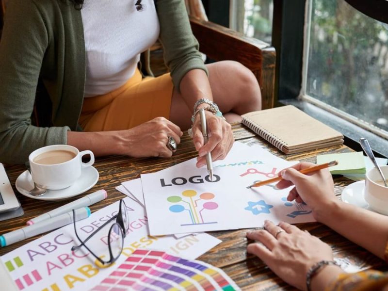 meeting-with-designer-PXNQCMQ-pog3t6ikys2ruf1j7rdk9nygb5wzktr0gjj4536yp4